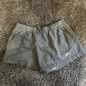 Nike Sportswear Club Fleece
Women's Mid-Rise Shorts
